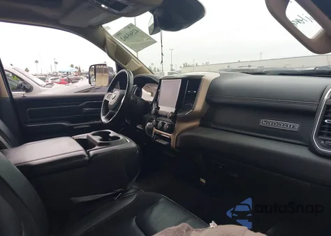 2019 Ram 1500 Laramie 4X4 5'7 Box z USA, uszkodzony, nr VIN 1C6SRFJT5KN640518